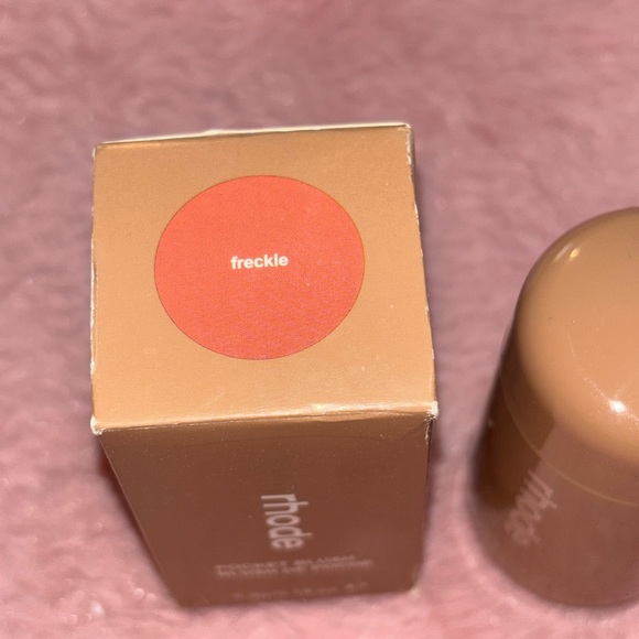Rhode Pocket Blush - Picture 2 of 4